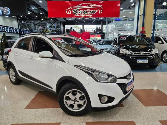 HYUNDAI HB20X 1.6 16V PREMIUM FLEX 4P AUTOMÁTICO HYUNDAI HB20X 1.6 16V PREMIUM FLEX 4P AUTOMÁTICO